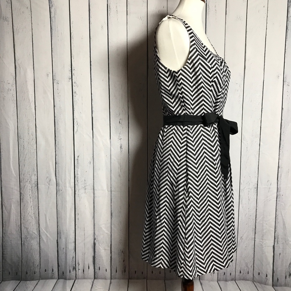 White House Black Market Chevron Dress - Picture 4 of 7